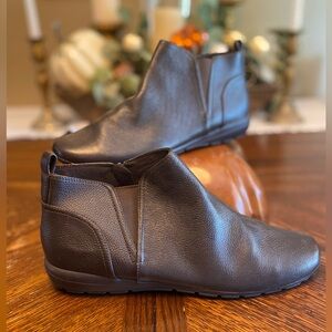Women’s Easy Spirit Pull-on Ankle Booties